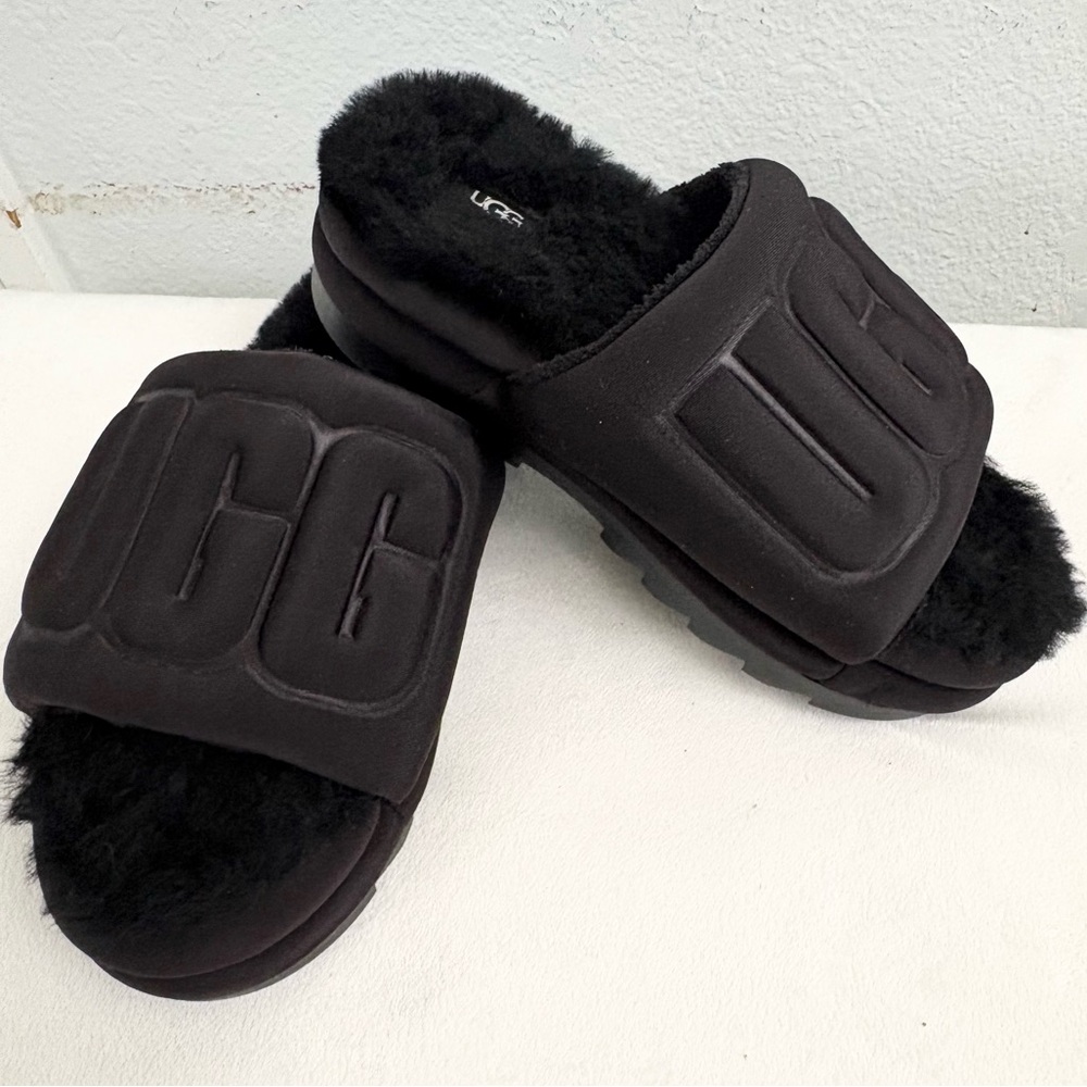 UGG Maxi Graphic Black Sheepskin Platform Slide Sandals Sleepers Women’s Size 9